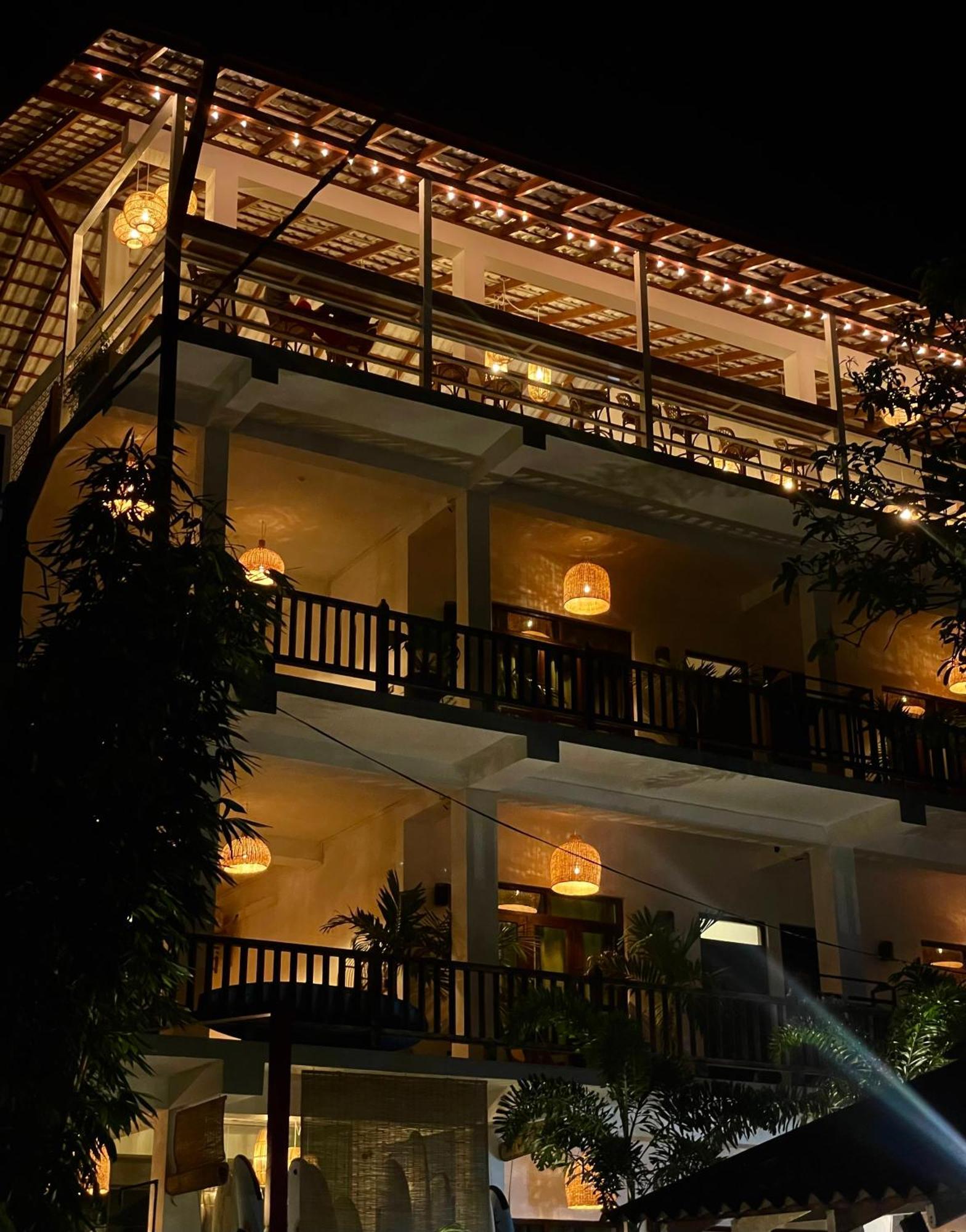 Lucky'S Surf Camp Acomodação com café da manhã Weligama Exterior foto