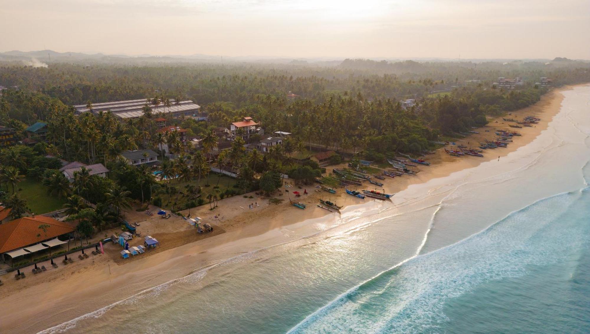 Lucky'S Surf Camp Acomodação com café da manhã Weligama Exterior foto