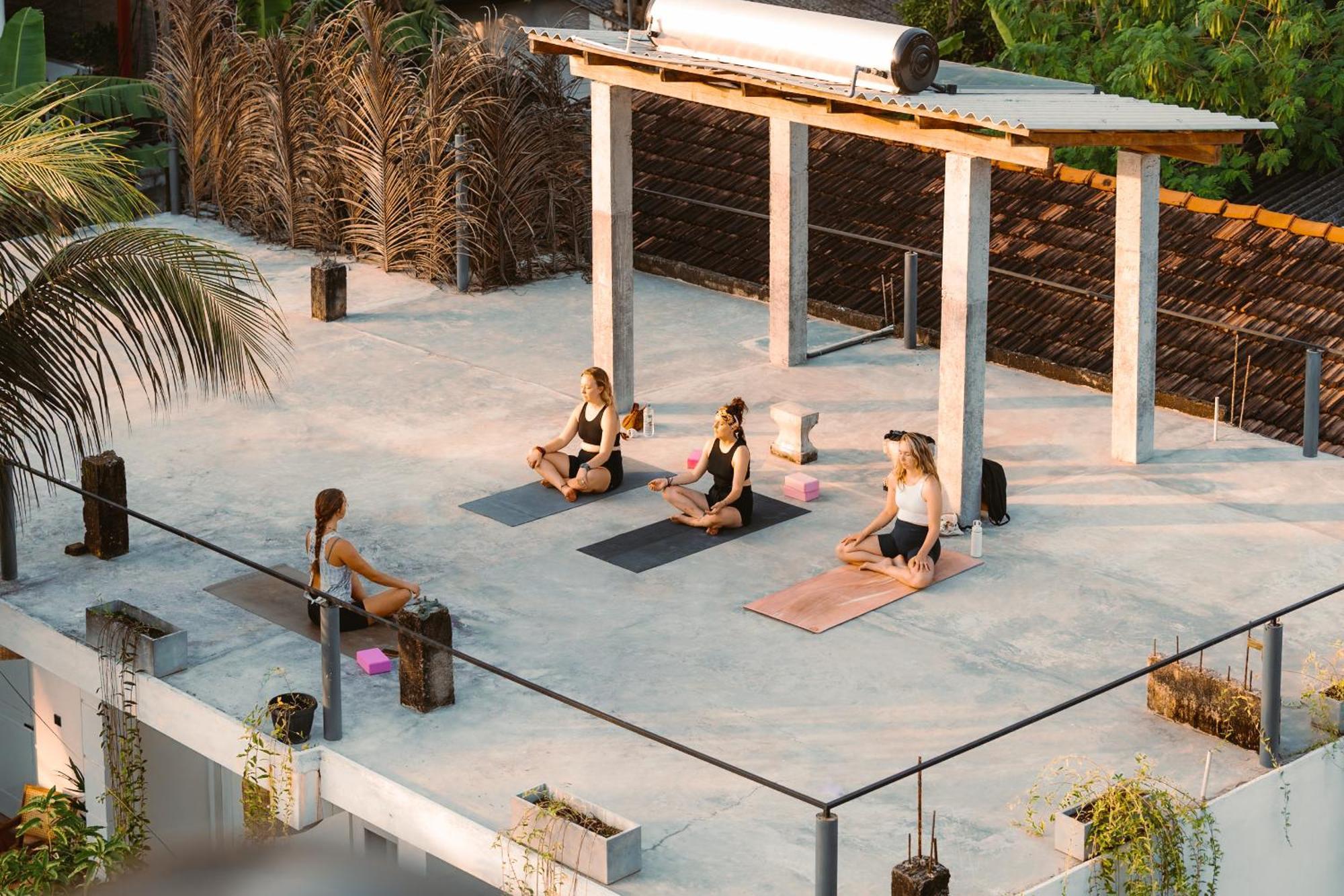 Lucky'S Surf Camp Acomodação com café da manhã Weligama Exterior foto